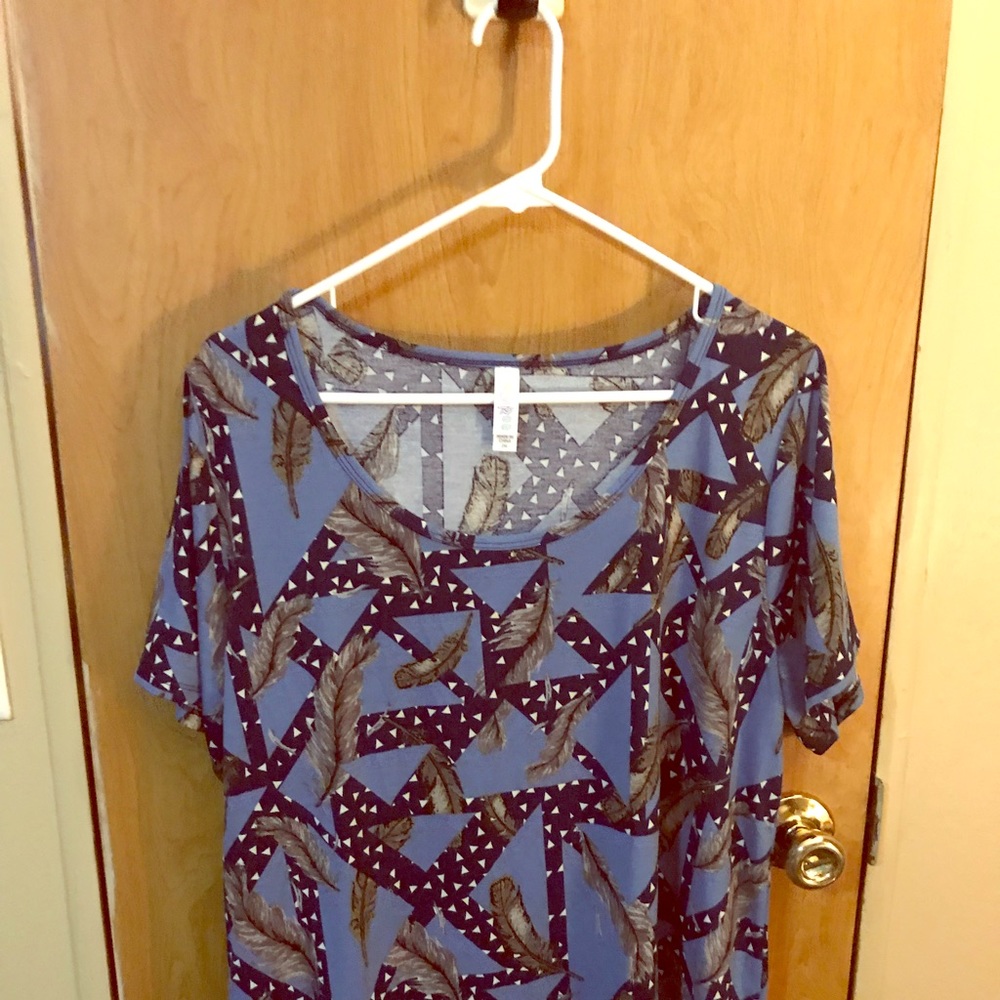 Feather pattern perfect t